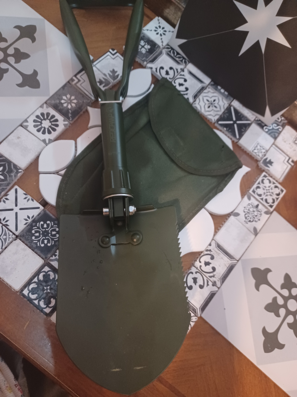 Collapsible Folding Shovel in Olive Green with Carry Pouch